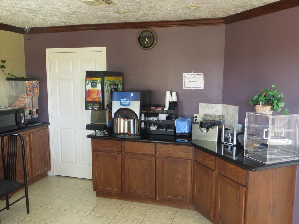 Americas Best Value Inn & Suites Hempstead Kültér fotó