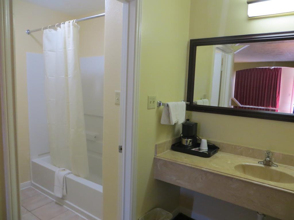 Americas Best Value Inn & Suites Hempstead Szoba fotó