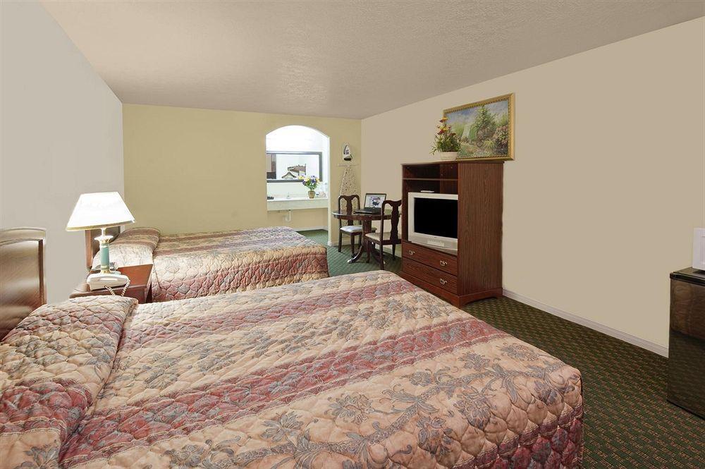 Americas Best Value Inn & Suites Hempstead Kültér fotó