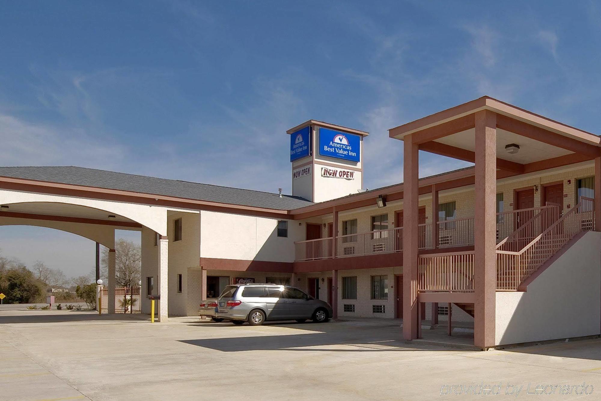 Americas Best Value Inn & Suites Hempstead Kültér fotó