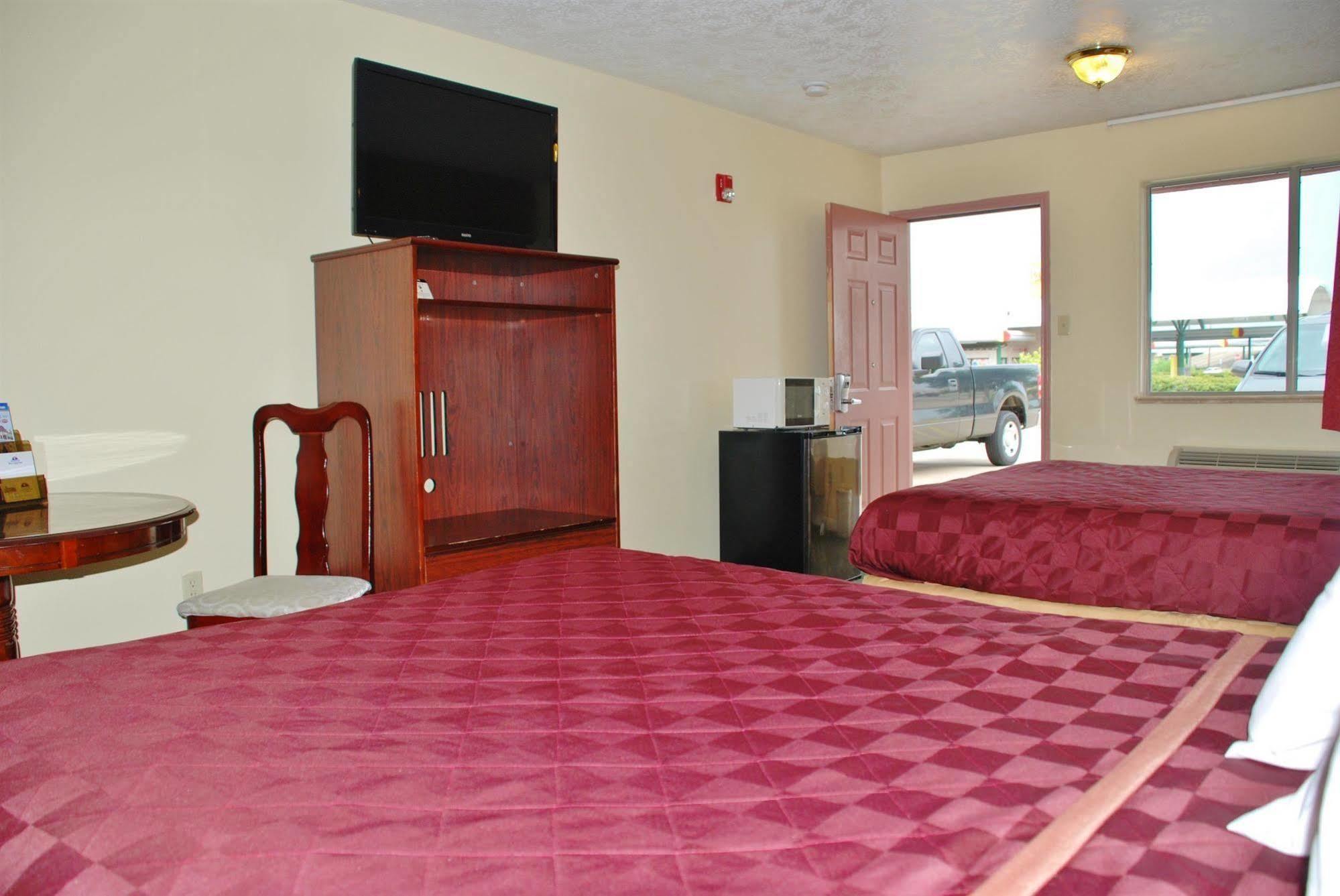 Americas Best Value Inn & Suites Hempstead Kültér fotó